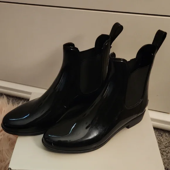 Marc Fisher SZ 7 Black Ankle Rain Boots - Picture 1 of 6